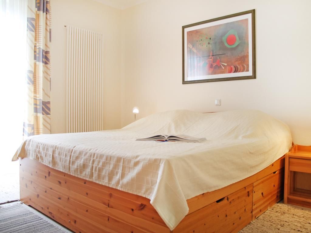 Haus am Teich, Whg. D12 - Blick in das Schlafzimmer mit großem Doppelbett
