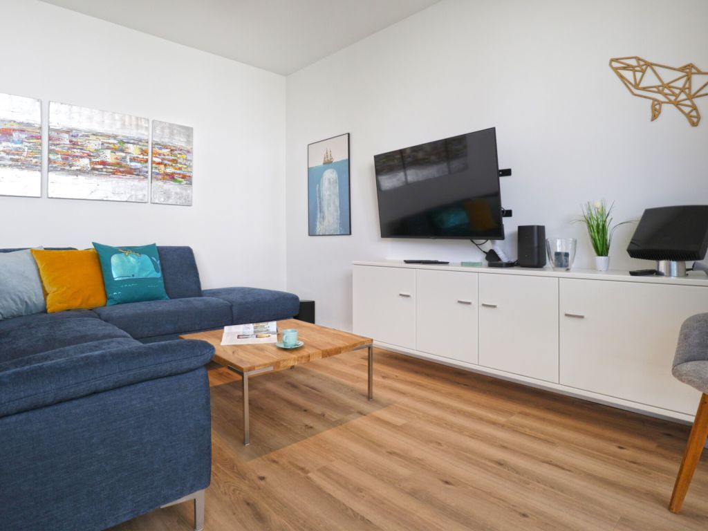 Weiße Villen Whg. 25 Walfisch - Blick auf die gemütliche Wohnlandschaft mit TV