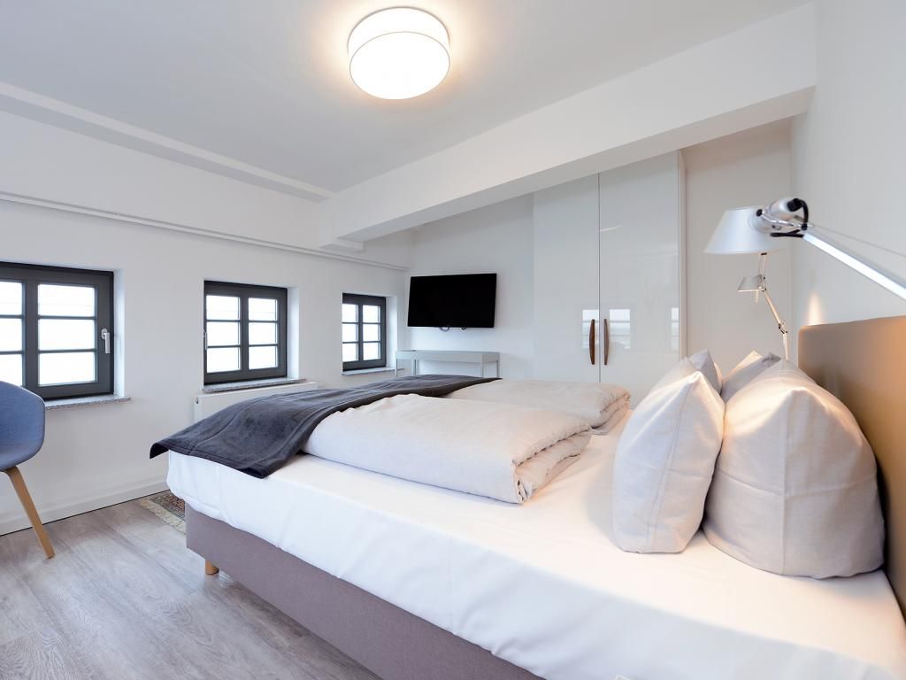 Ohlerich Speicher App. 48 - Blick in das Schlafzimmer im OG mit 2.TV