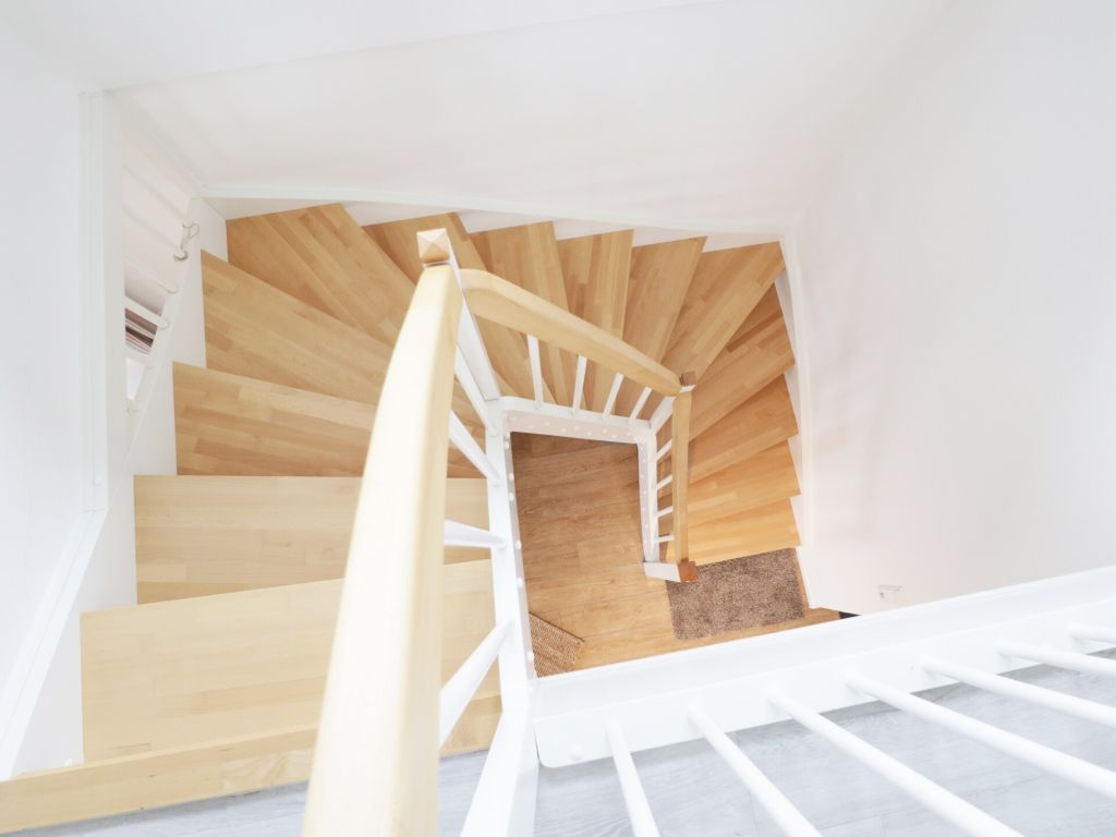 Maria Ferienhaus - Blick auf die schöne Holztreppe