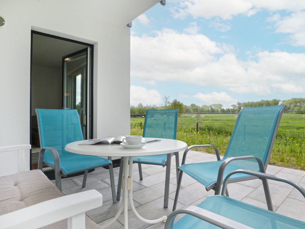 Weiße Villen Whg. 13 - Blick von die Terrasse und die Haffwiesen