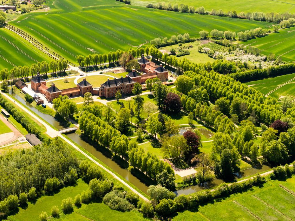 Schloss Bothmer Blick auf die Schlossanlage