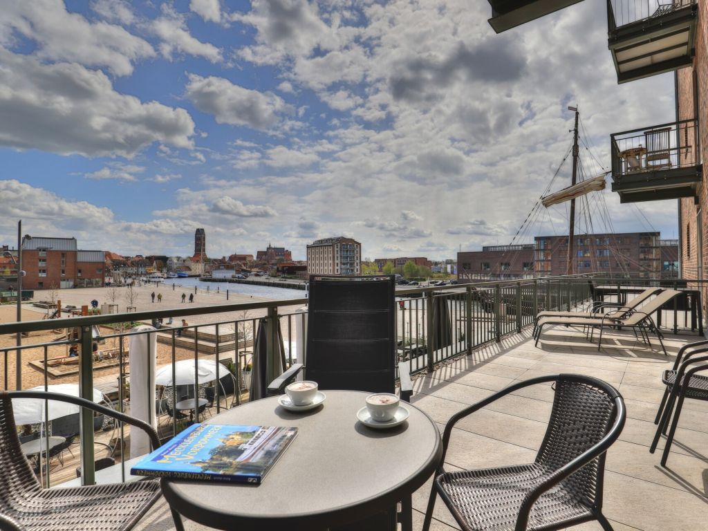 Ohlerich Speicher App. 02 - Blick auf die Terrasse und die Altstadt/ Alten Hafen
