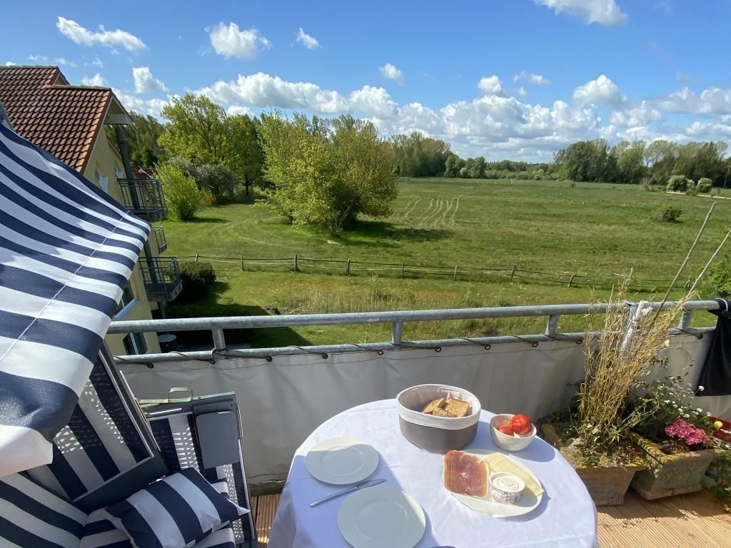 Godewind Whg. GW09 - Blick auf den Balkon und die Salzwiesen