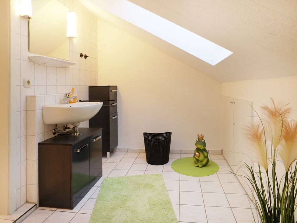 Urlauberdorf 47a - Blick in das WC im Obergeschoss