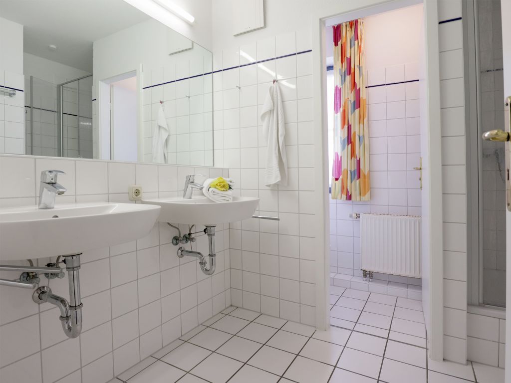 Papillon 17/8- Duschbad mit separatem WC