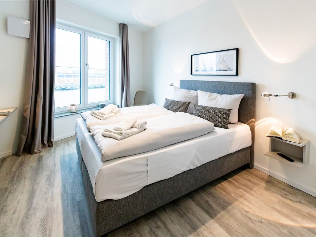 Hafenspitze App. 01 - Blick in das Schlafzimmer vorne rechts