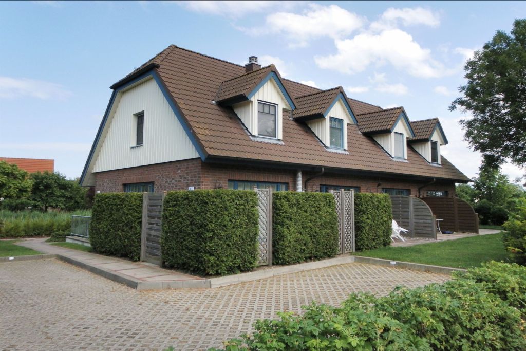 Haus Windrose - Blick auf die Stellplätze am Haus