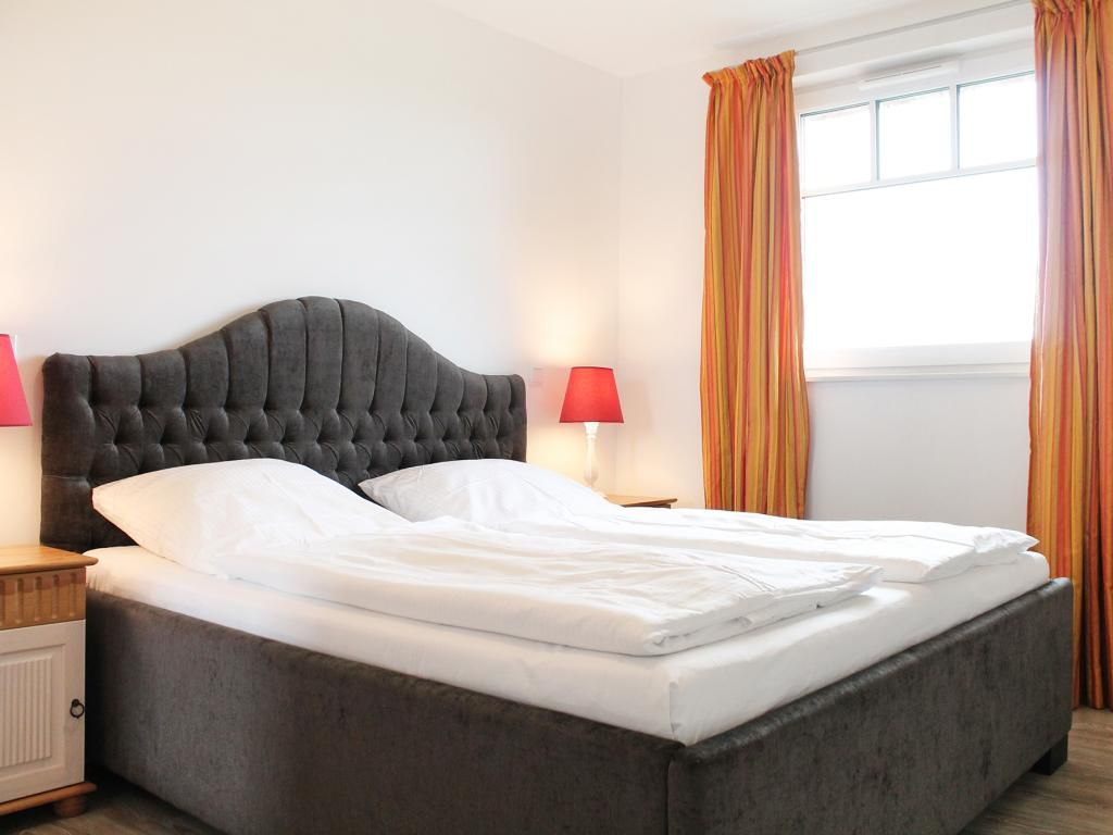 Reethaus 16b - Blick in das linke Schlafzimmer im OG