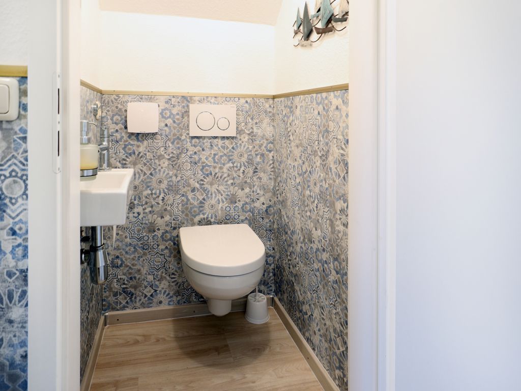 Papillon Whg. Pa12/7 - Blick in das Gäste-WC im unteren Wohnbereich