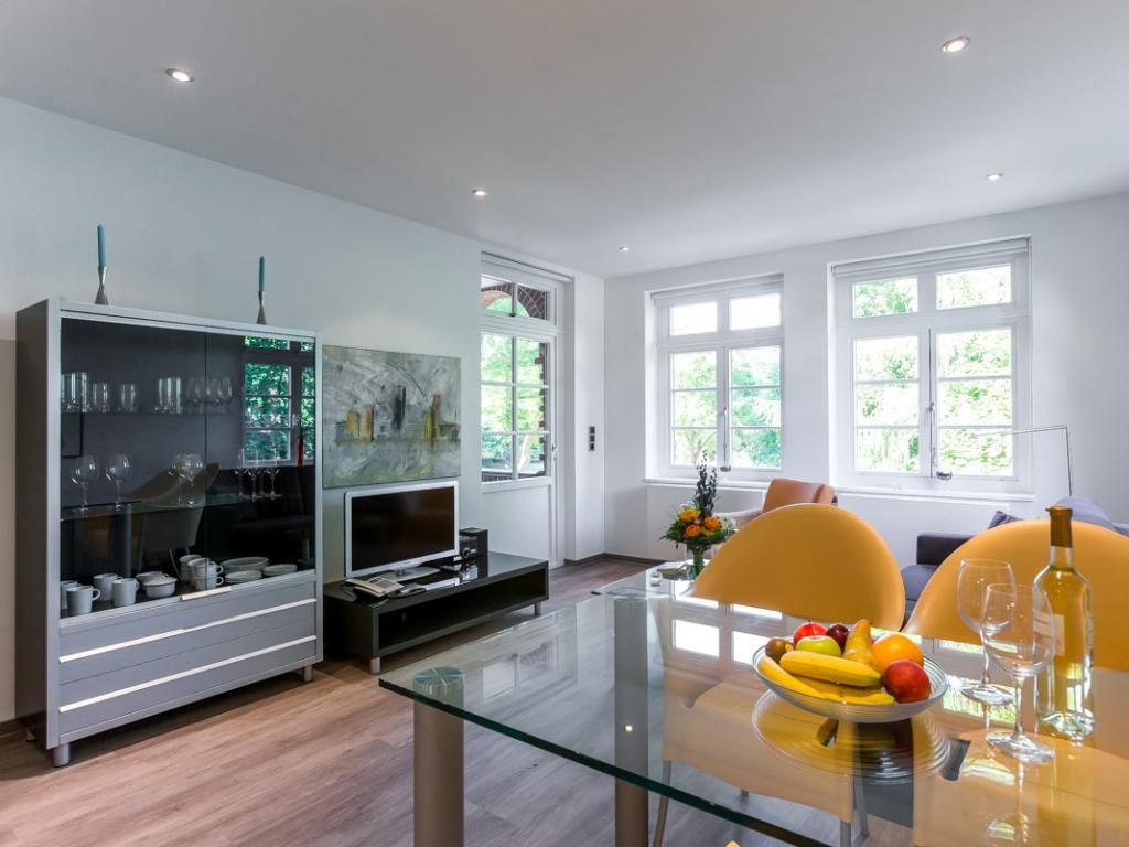 Villa Höger Whg.6 - Blick auf den Wohn-/ Essbereich mit TV