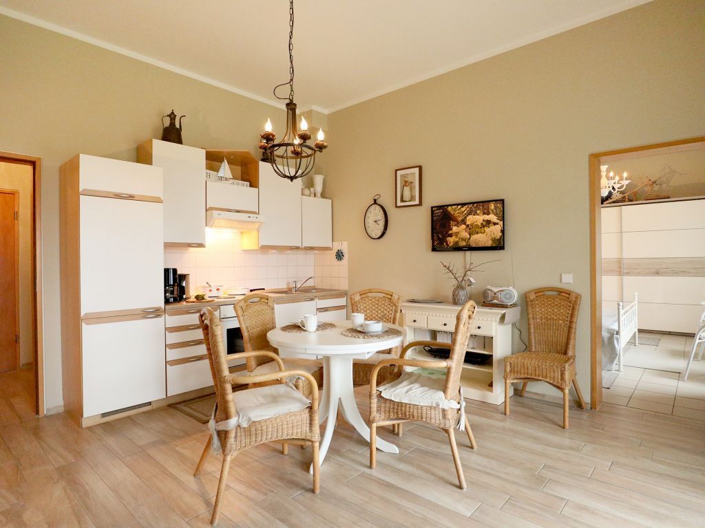 Villa Seegarten App.03- Essbereich mit Küchenzeile