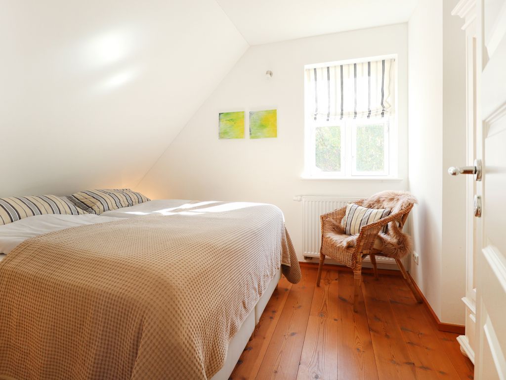 Rotes Haus - Blick in das Schlafzimmer im OG links