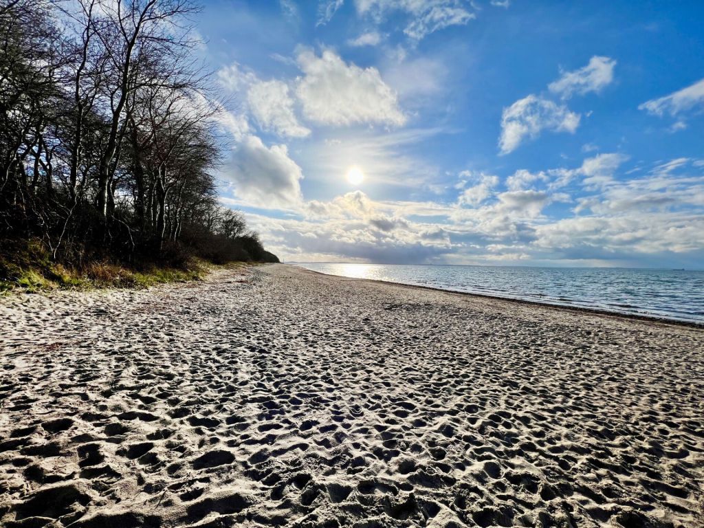 Sonnenliebe - Blick auf den unglaublich schönen Naturstrand