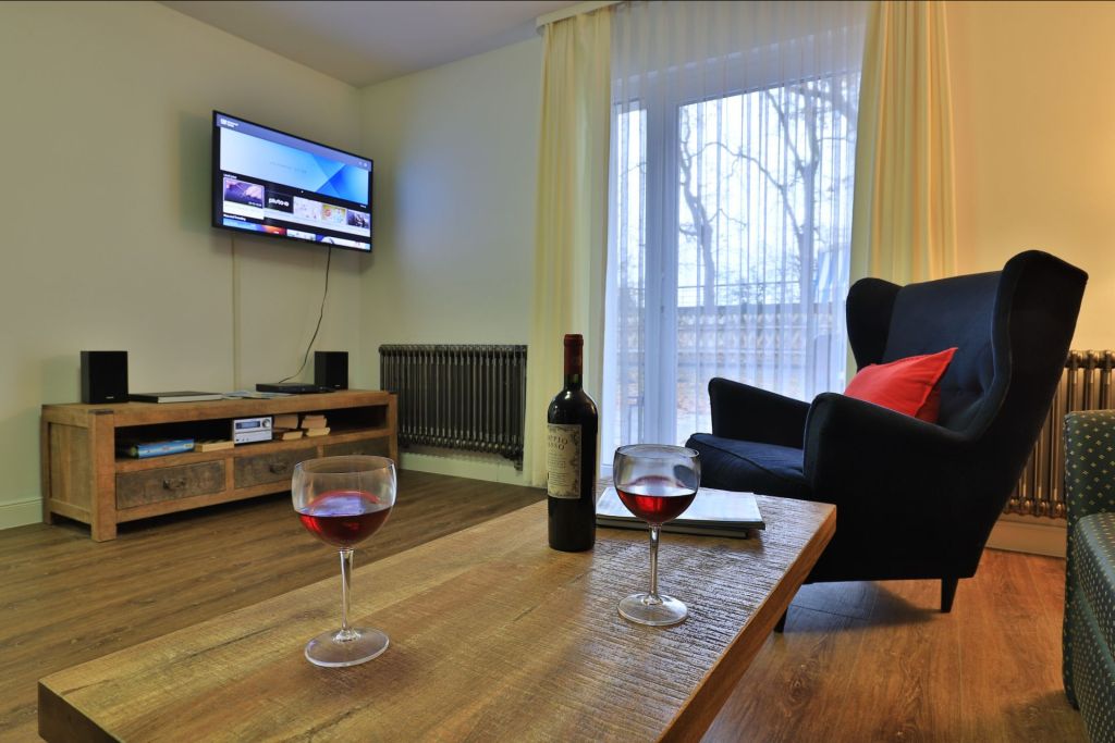 Strandhafer Whg. 1 - Blick vom Sofa auf den TV