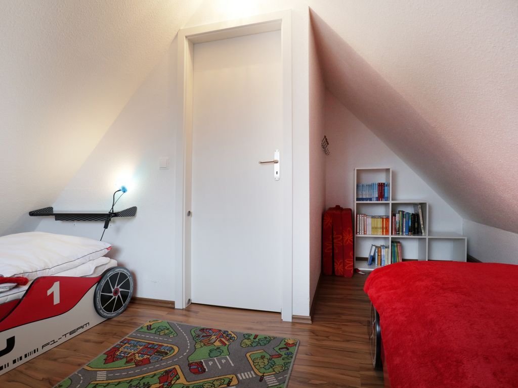 Schwannest 2 - Blick in das Schlaf-/ Kinderzimmer im Spitzboden