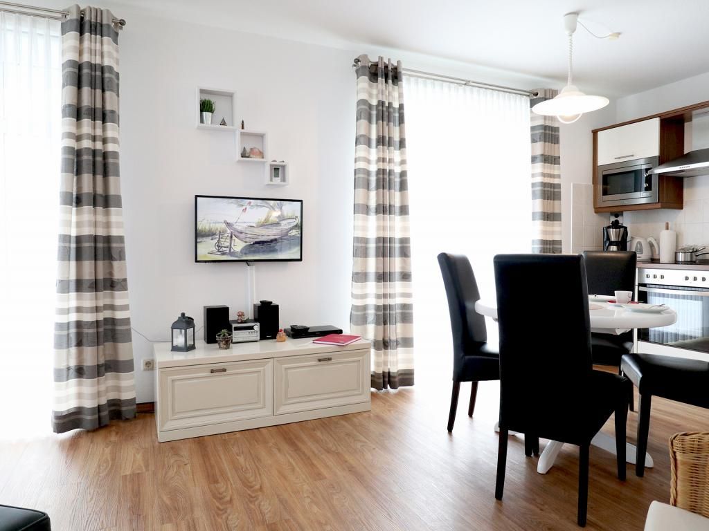 Residenz Haffblick App.18- Wohnbereich mit TV