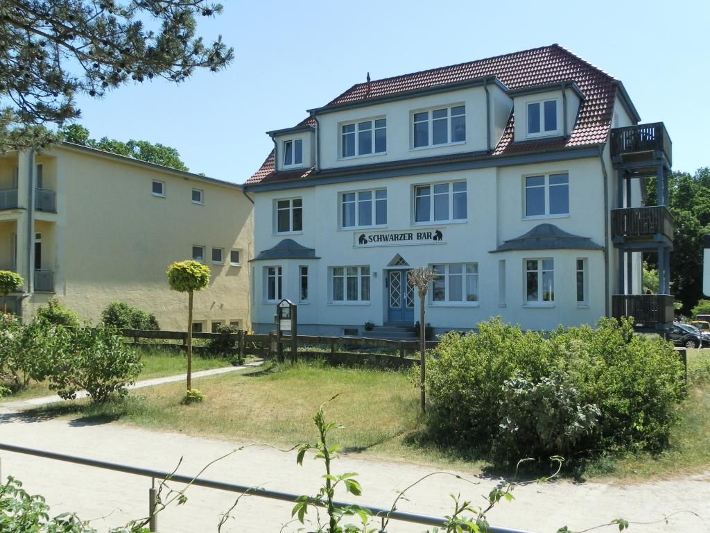Schwarzer Bär - Blick auf die Villa