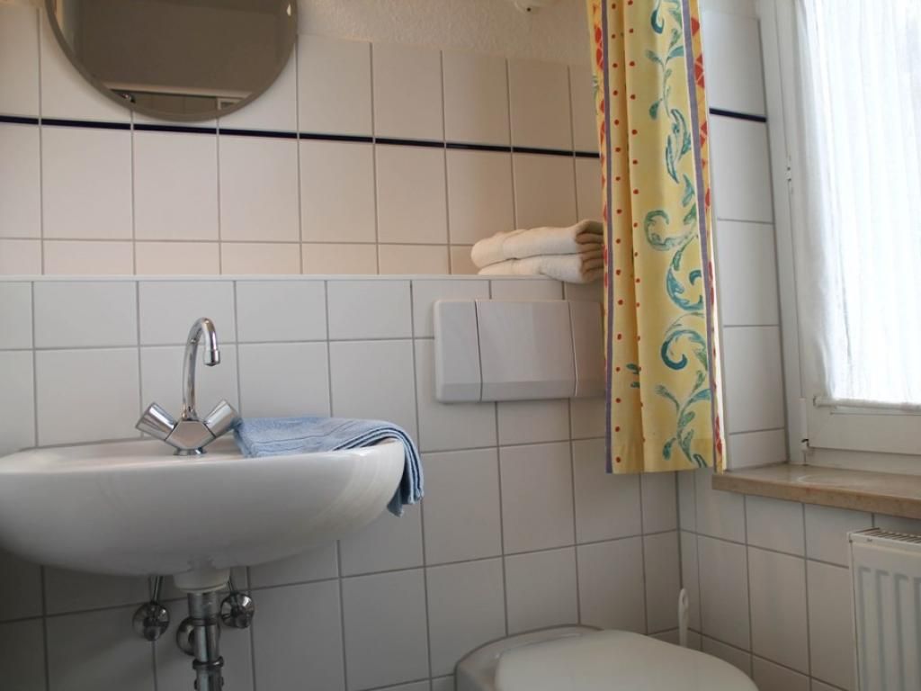 Baer04- Blick in das Duschbad
