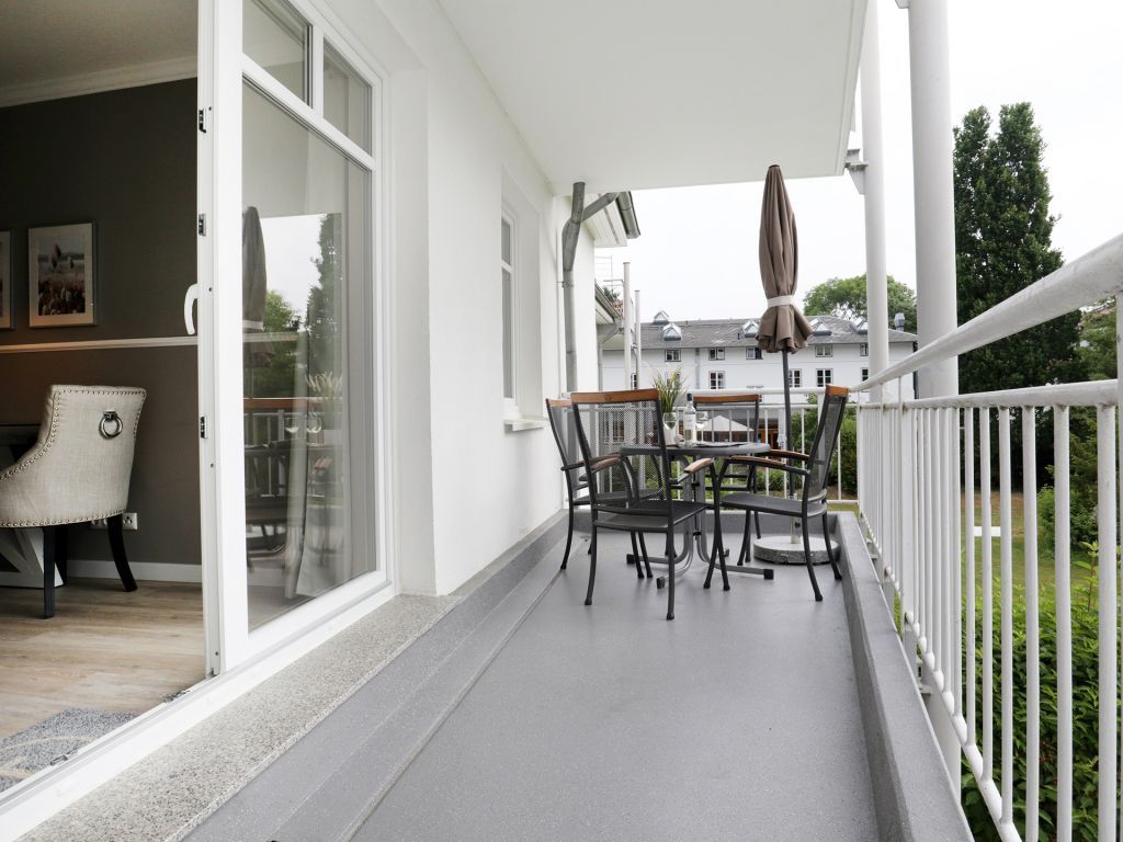 Seebach Whg. S16 - Blick auf den Balkon und die Möblierung