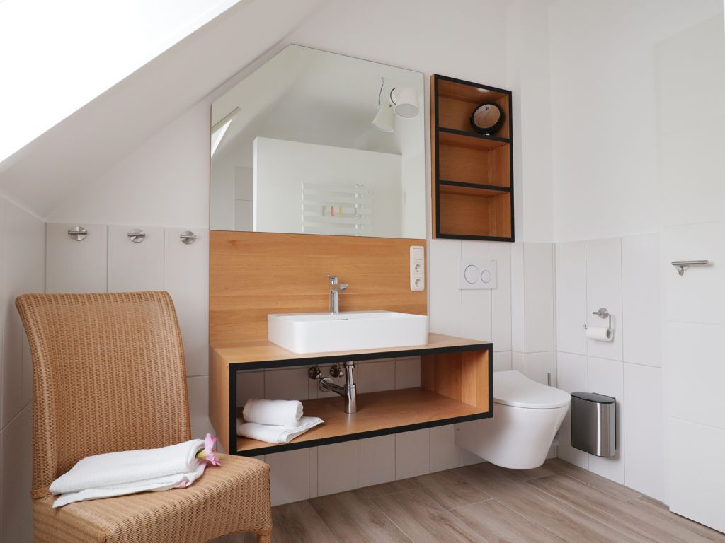 Seeschwalbe App.14- moderner Waschtisch im Badezimmer