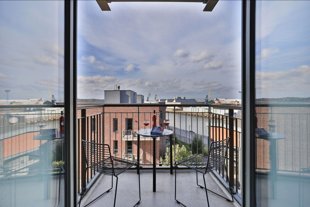 Ohlerich Speicher App. 28 - Blick auf den Balkon mit Zugang vom Schlafzimmer