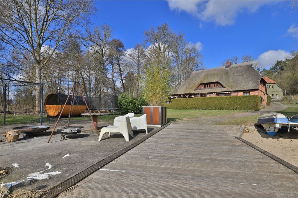 Fischerhaus - Blick auf das Ferienhaus und das Grundstück