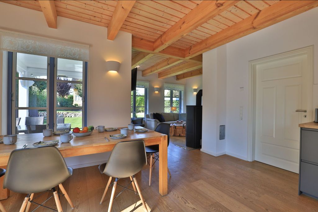 Smutje, Ferienhaus - Blick auf den offenen Essbereich mit Küche