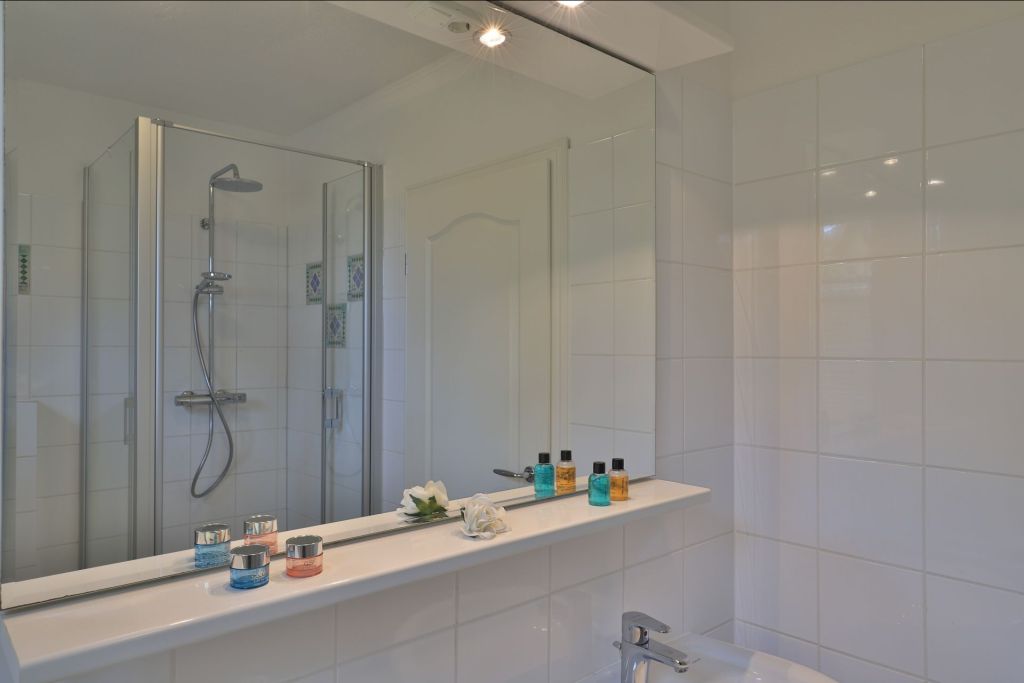 Barendorf Whg. Meyer1 - Blick in das Tageslichtbad mit Dusche