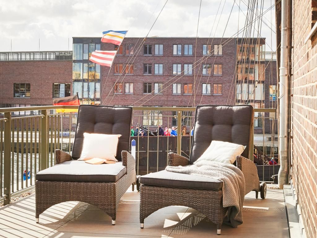 Ohlerich Speicher App. 03 - Blick auf die Sonnenliegen auf der Terrasse