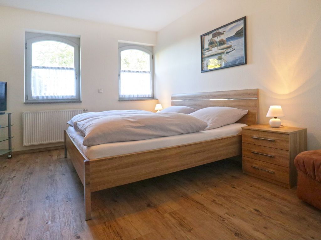 Meeresbrise Whg. 2 - Blick in das Schlafzimmer mit 2.TV