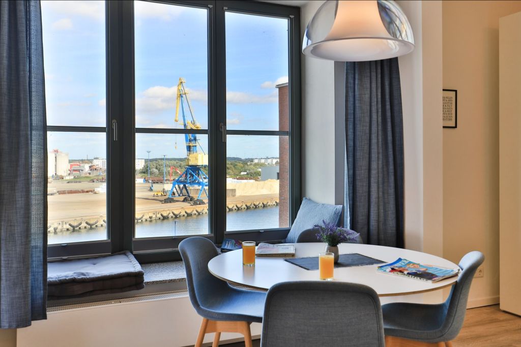 Ohlerich Speicher App. 28 - Blick auf den Essbereich und den Industriehafen