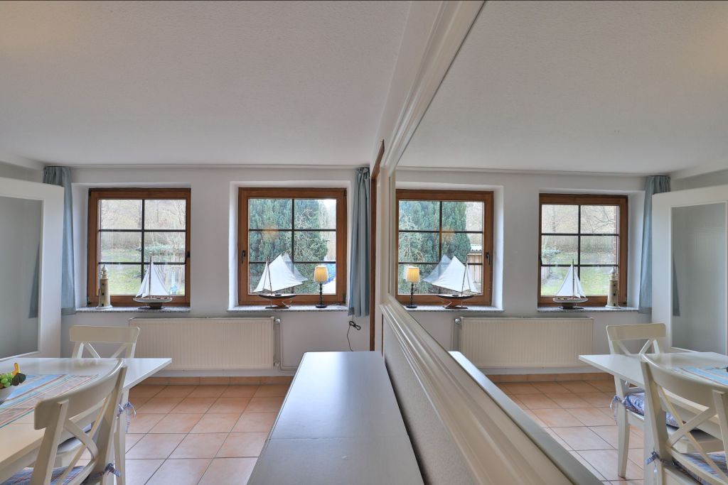 Fischerhaus Whg. Sommerbrise - Blick auf den offenen Essbereich mit Seeblick