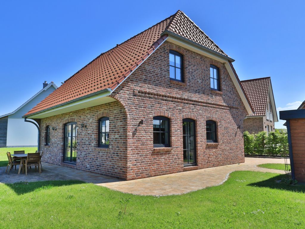 Jolle Ferienhaus - Blick auf das wunderschöne Ferienhaus und die Terrasse