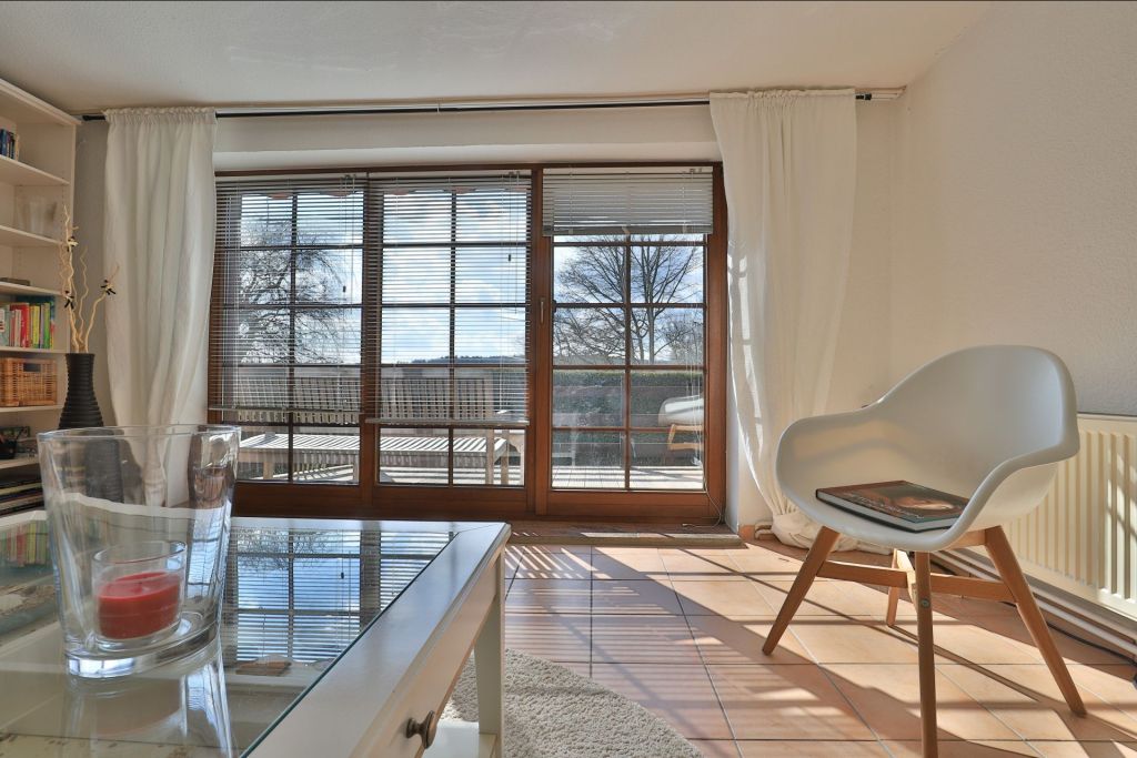 Fischerhaus Whg. Sommerbrise - Blick vom Sofa auf die Terrassentür