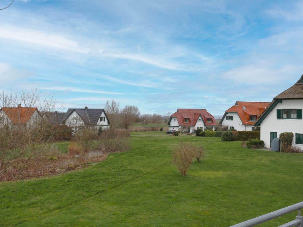 Fährenkieker - Blick vom Balkon auf die Umgebung und die Fähren auf den Ostsee