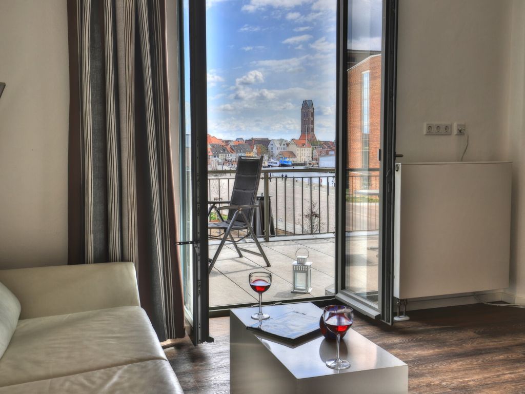 Ohlerich Speicher App. 02 - Blick auf den Wohnbereich und die Terrasse