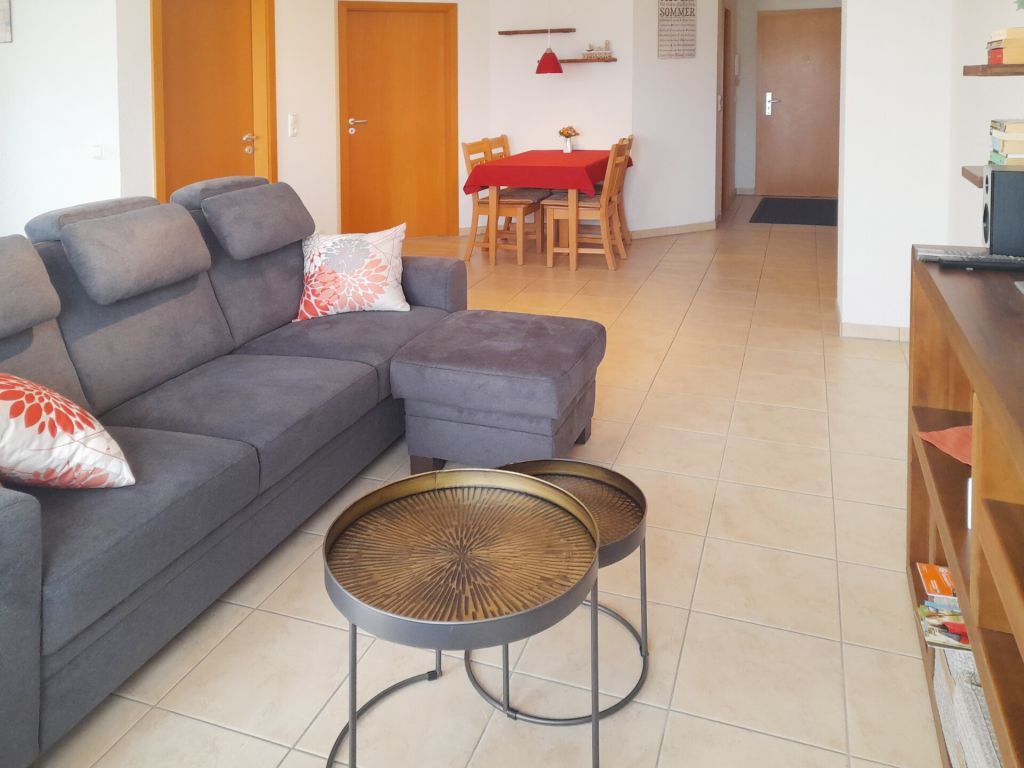 Kastanienhof Whg. 10 - Blick auf das bequeme Ecksofa