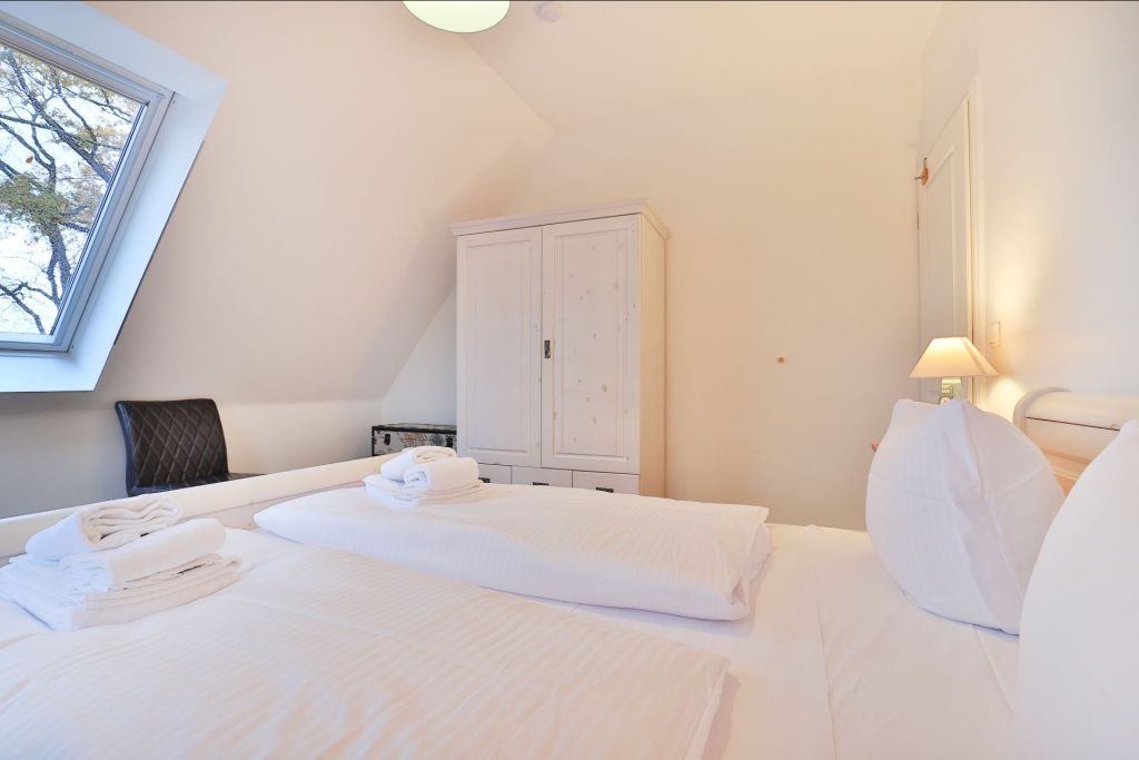 Strandhafer Whg. 4 - Blick in das Schlafzimmer mit Doppelbett