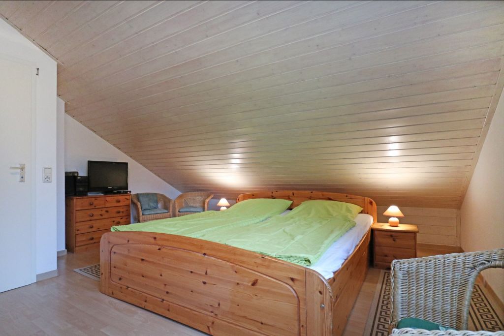 Urlauberdorf 30d - Blick in das Schlafzimmer im OG