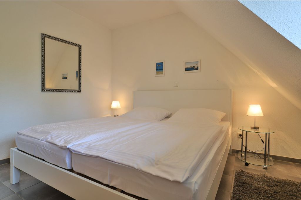 Peter Pan - Blick in das untere Schlafzimmer mit TV