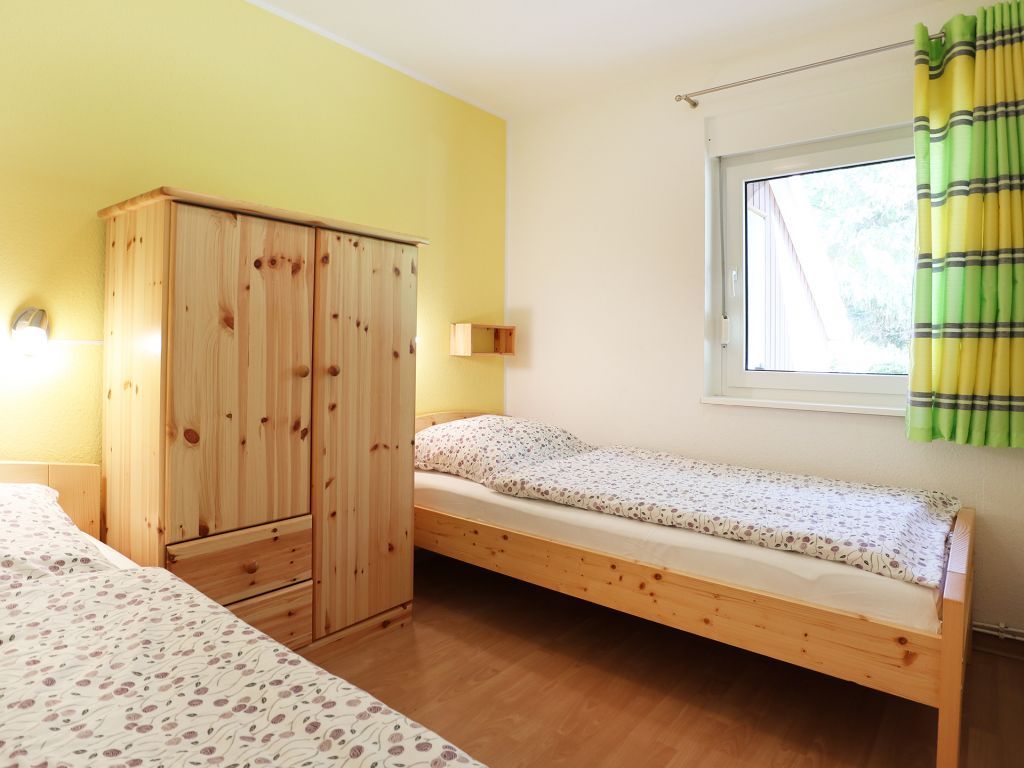Urlauberdorf 61d - Blick in das Schlafzimmer im EG