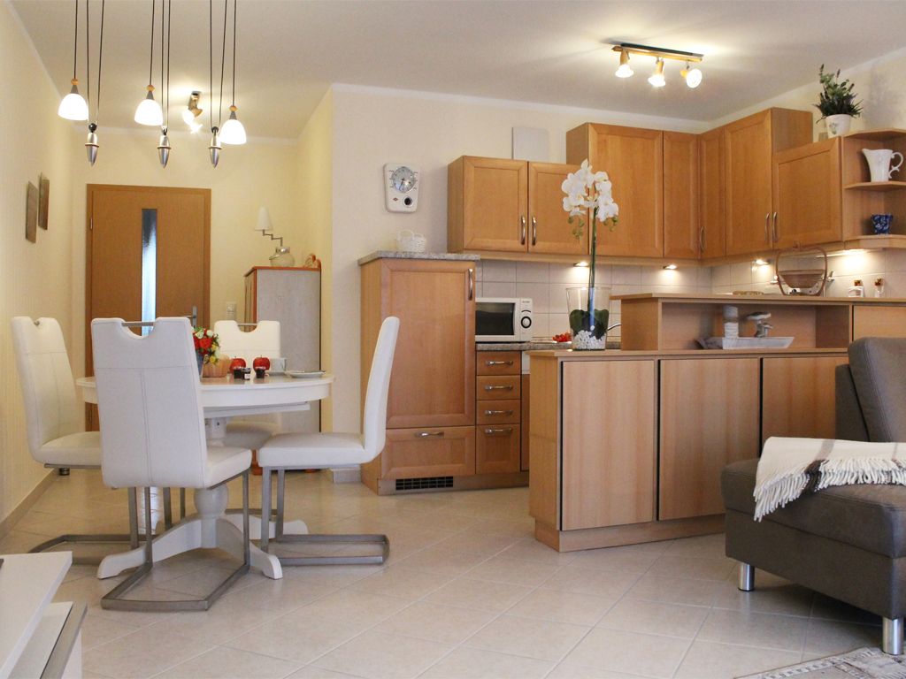 Minervapark Whg. Mi12 - Blick von der Balkontür in die Wohnung