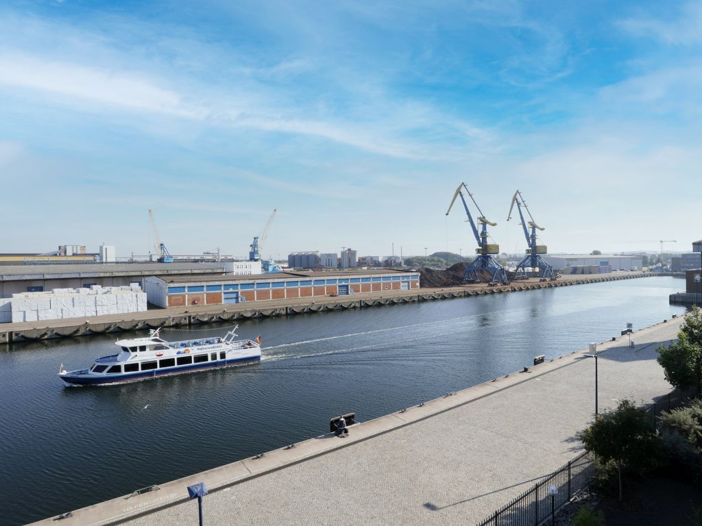 Hafenspitze App. 33 - Blick aus dem Schlafzimmer auf den Industriehafen