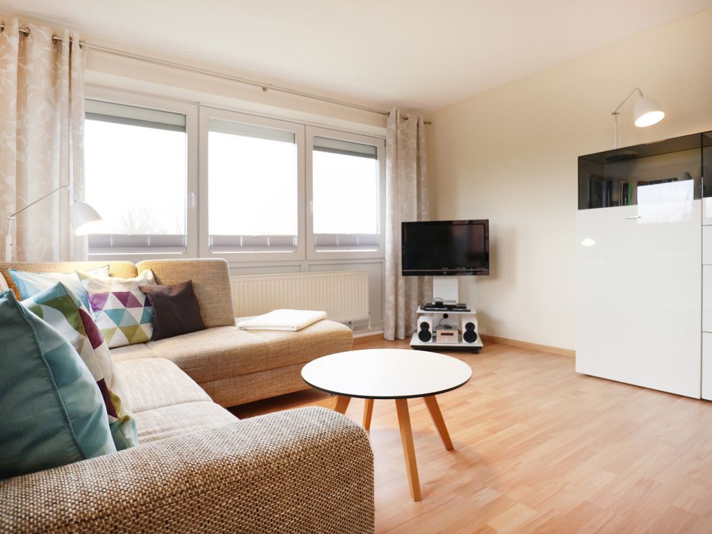 Goosbrink Whg. 26 - Blick auf das Sofa und den TV