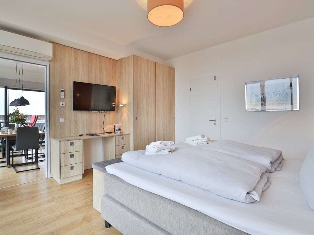 Ohlerich Speicher App. 44 - Blick in das Schlafzimmer mit Sauna im Bad