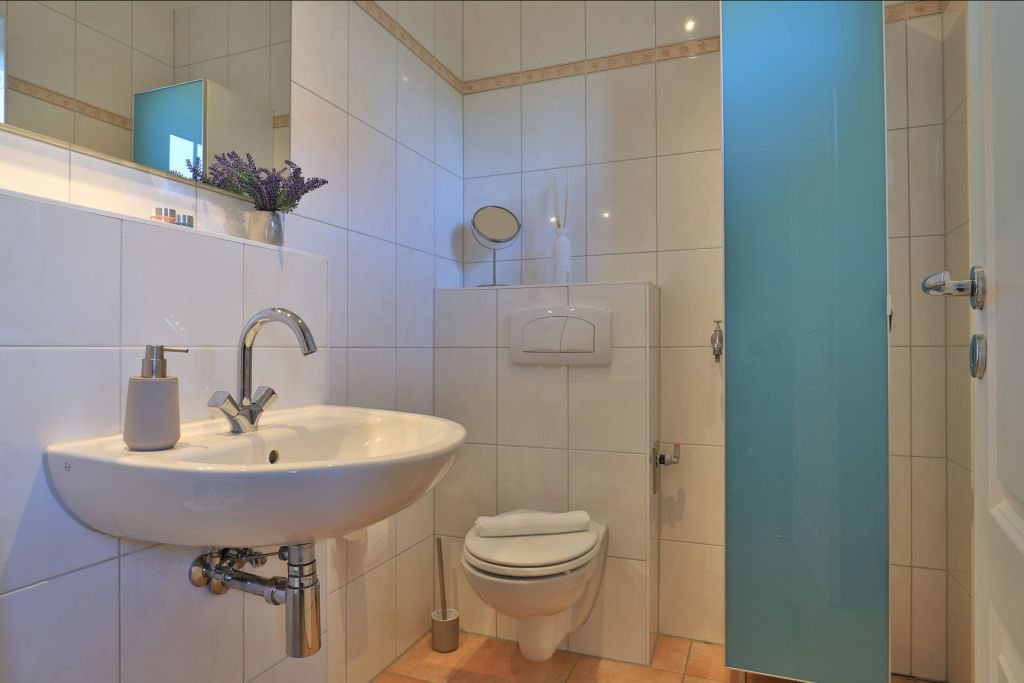 Kiekut - Blick in das Gäste-WC im EG