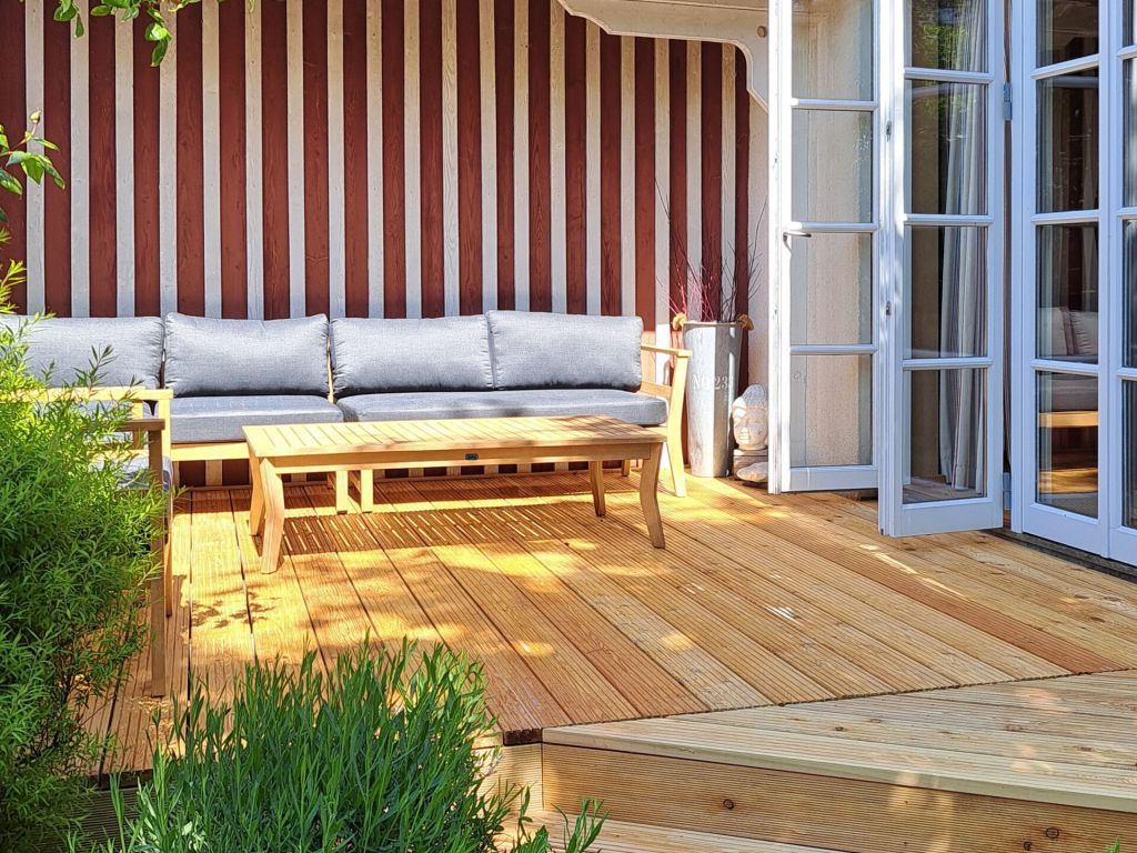 Rotes Haus am Meer - Blick auf die Terrasse