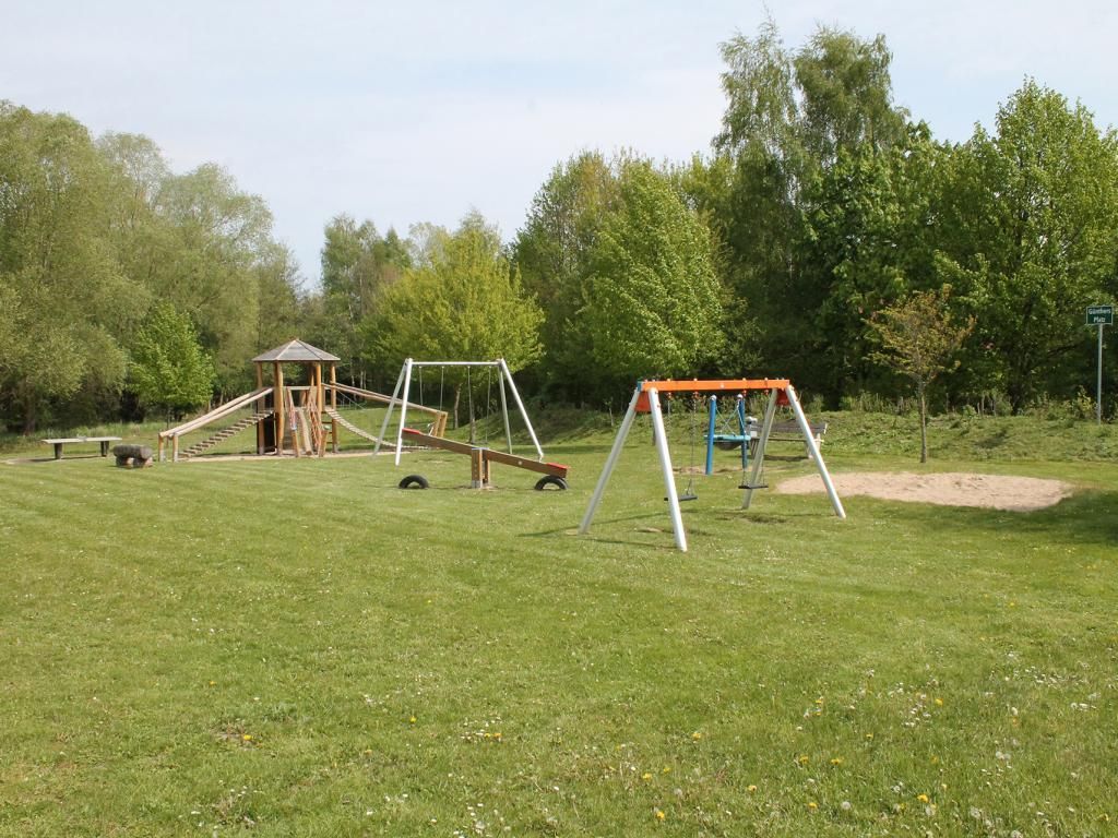 Wunderschöner Spielplatz am Urlauberdorf - hinter den Ferienhäusern 53/54