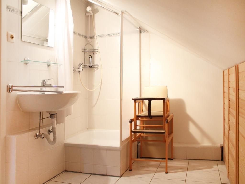 Urlauberdorf 31a - Blick in das Gäste-WC im OG
